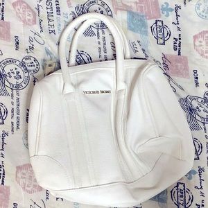 𝓐 𝓭𝓮𝓼𝓲𝓰𝓷𝓮𝓻 𝓹𝓾𝓻𝓼𝓮.